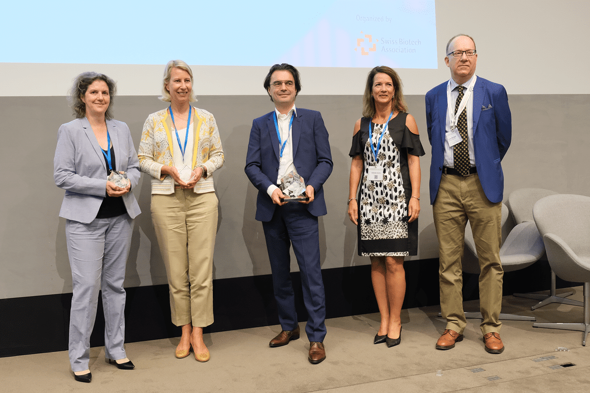 Team Bachem gets the award at the Swisss Biotech Day 2021 in Basel!